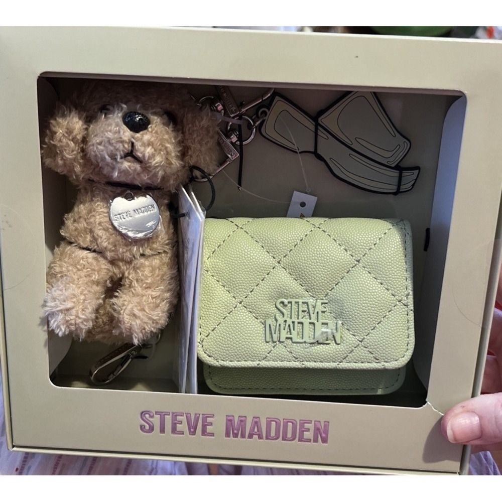 Steve Madden Bwren Card Case And Bag Charms Dog Gift Set Green Celery Quilted